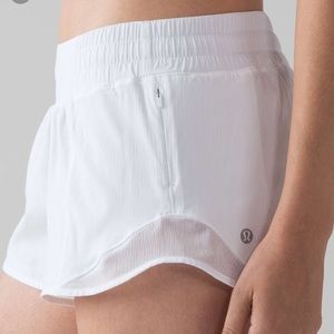 Lululemon Hotty Hot Shorts II “2.5”